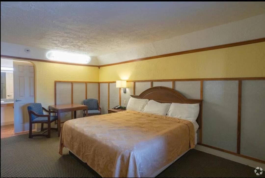 Bo Hotel Canadian Courts Экстерьер фото