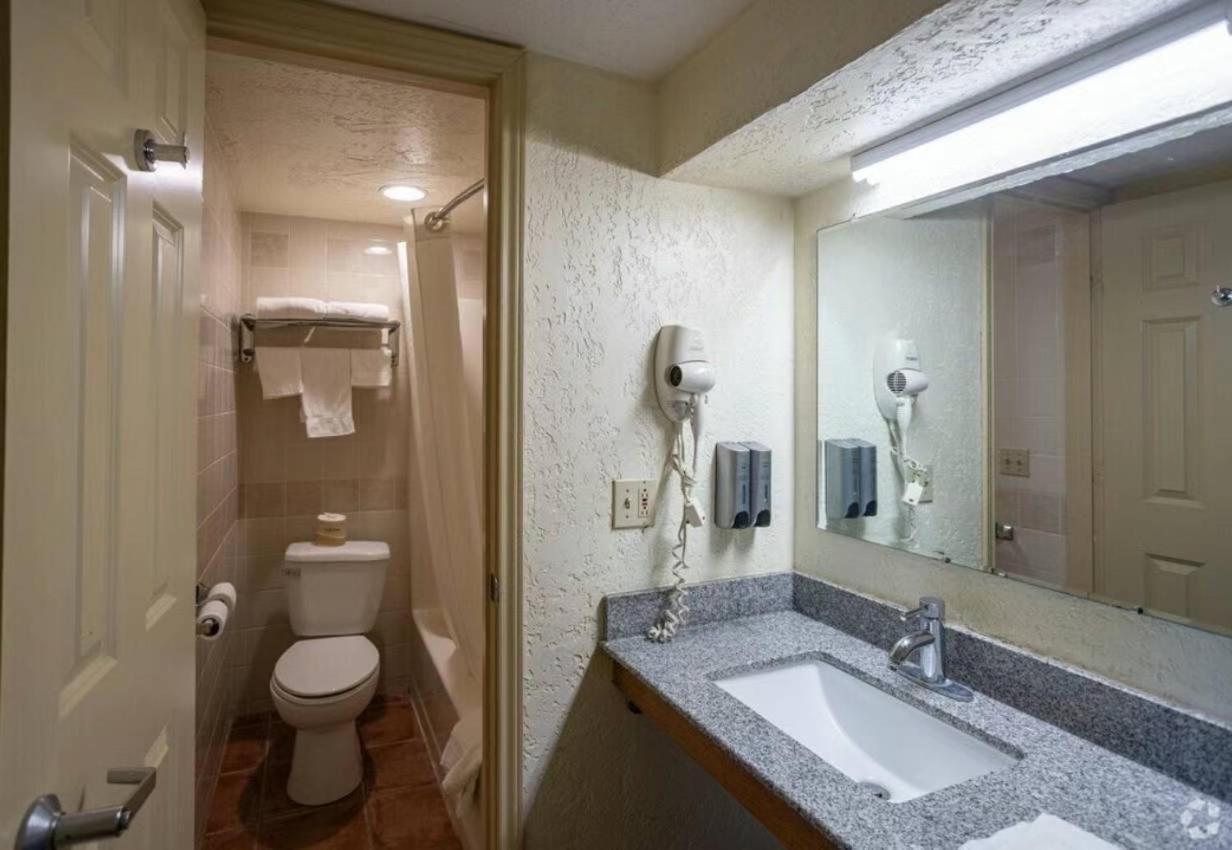 Bo Hotel Canadian Courts Экстерьер фото